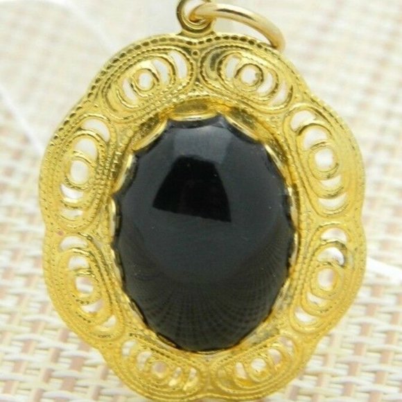 Vintage Jewelry - Black Jet Stone Agate Gold Tone Openwork Pendant